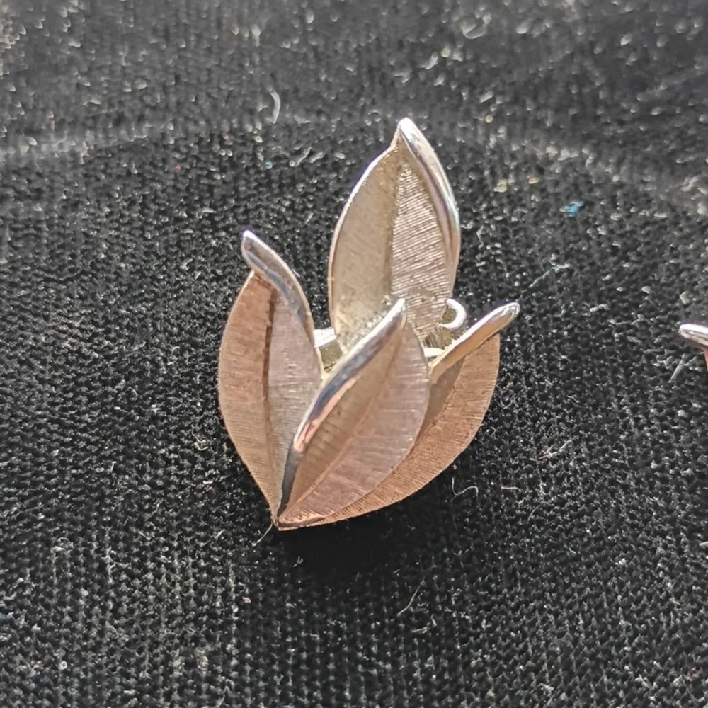 Trifrai Silver Tone Four Leaves Clip On Earrings